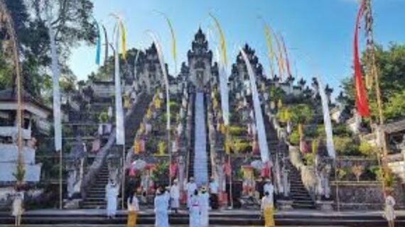 Exploring the Gate of Heaven: A Concise Holiday Guide to Lempuyang Temple in Bali